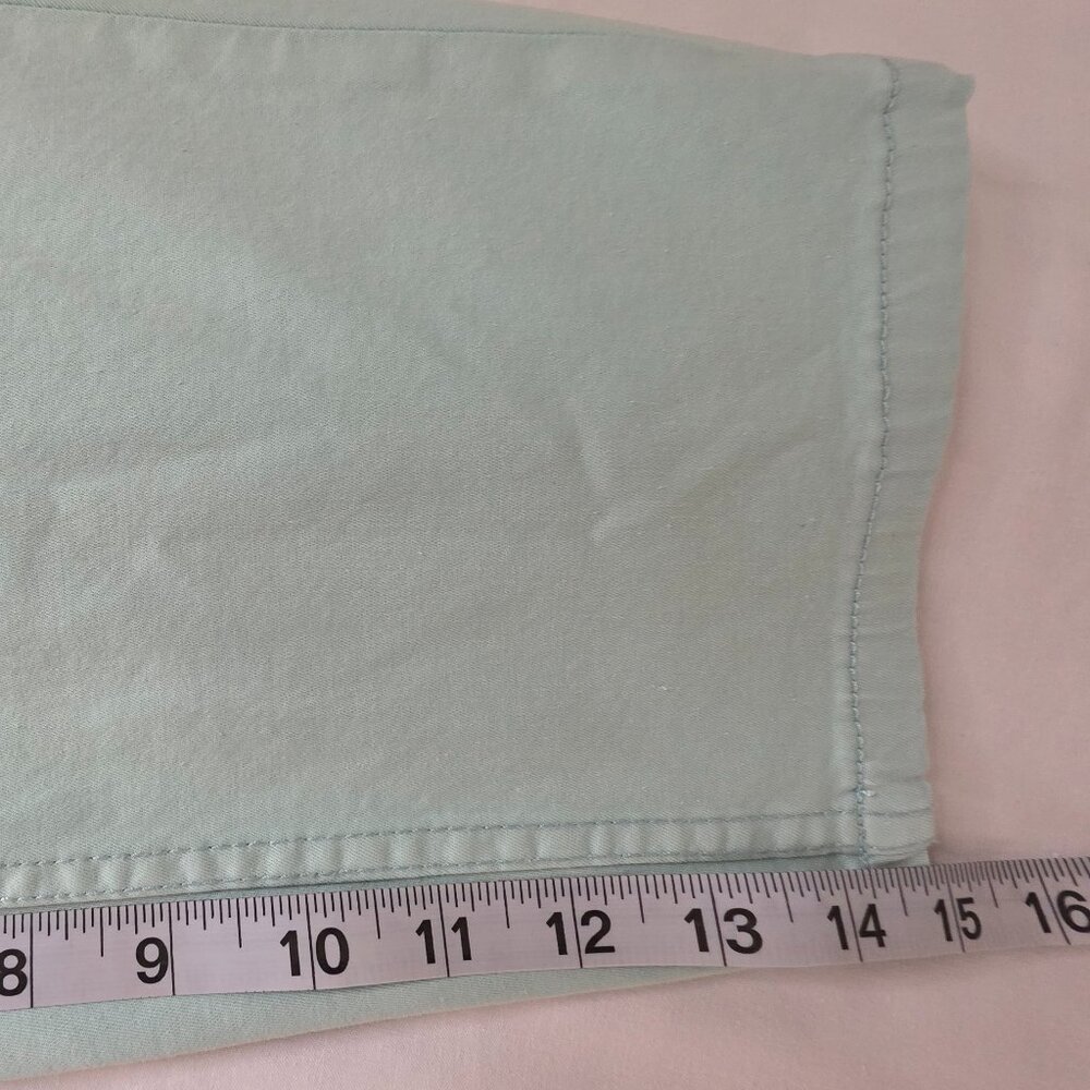 Tommy Bahama Women's Clam Digger Seaform Green Shorts, Size 2 - Picture 7 of 10